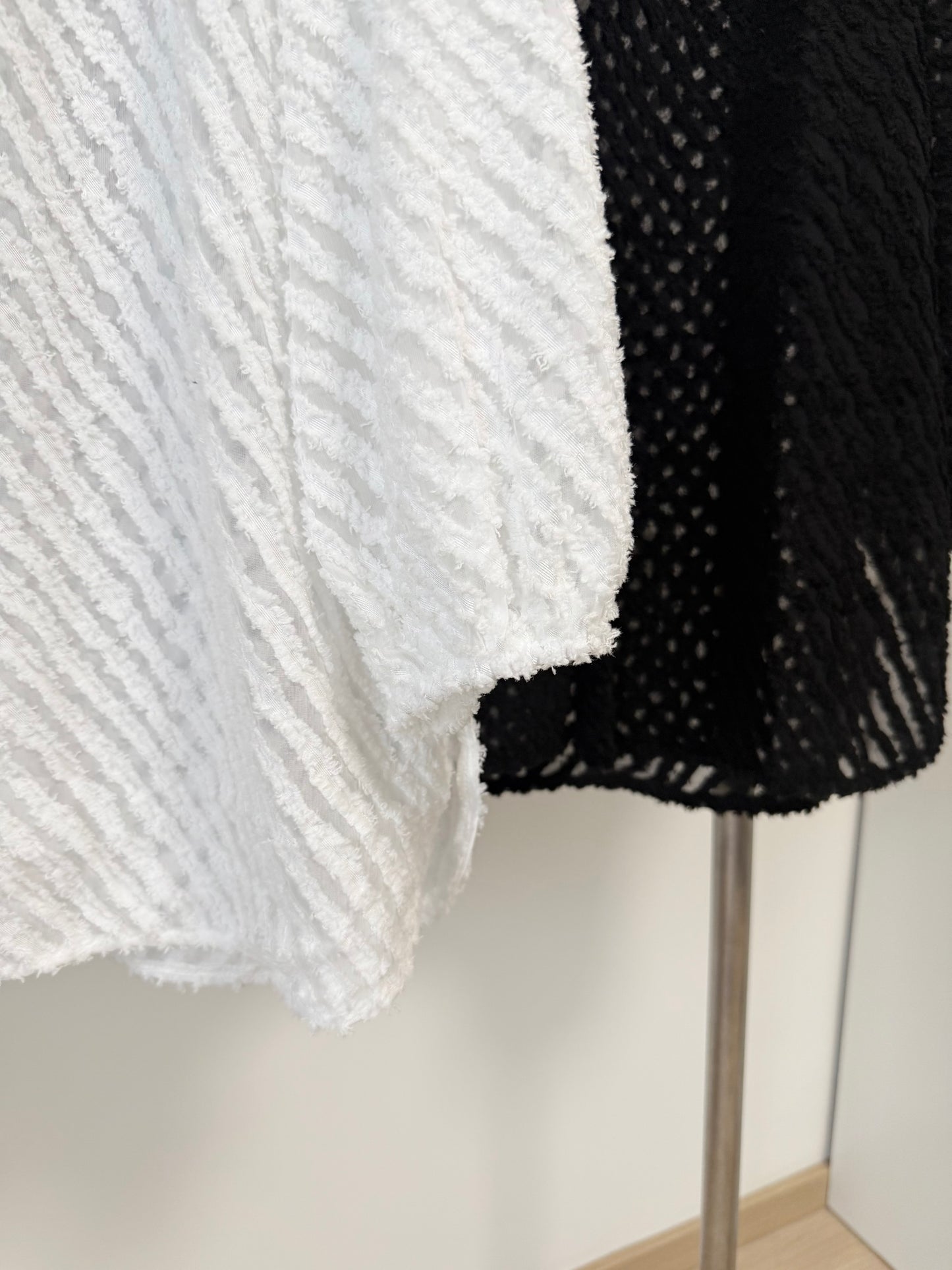 立體羽毛微透襯衫 | E21951