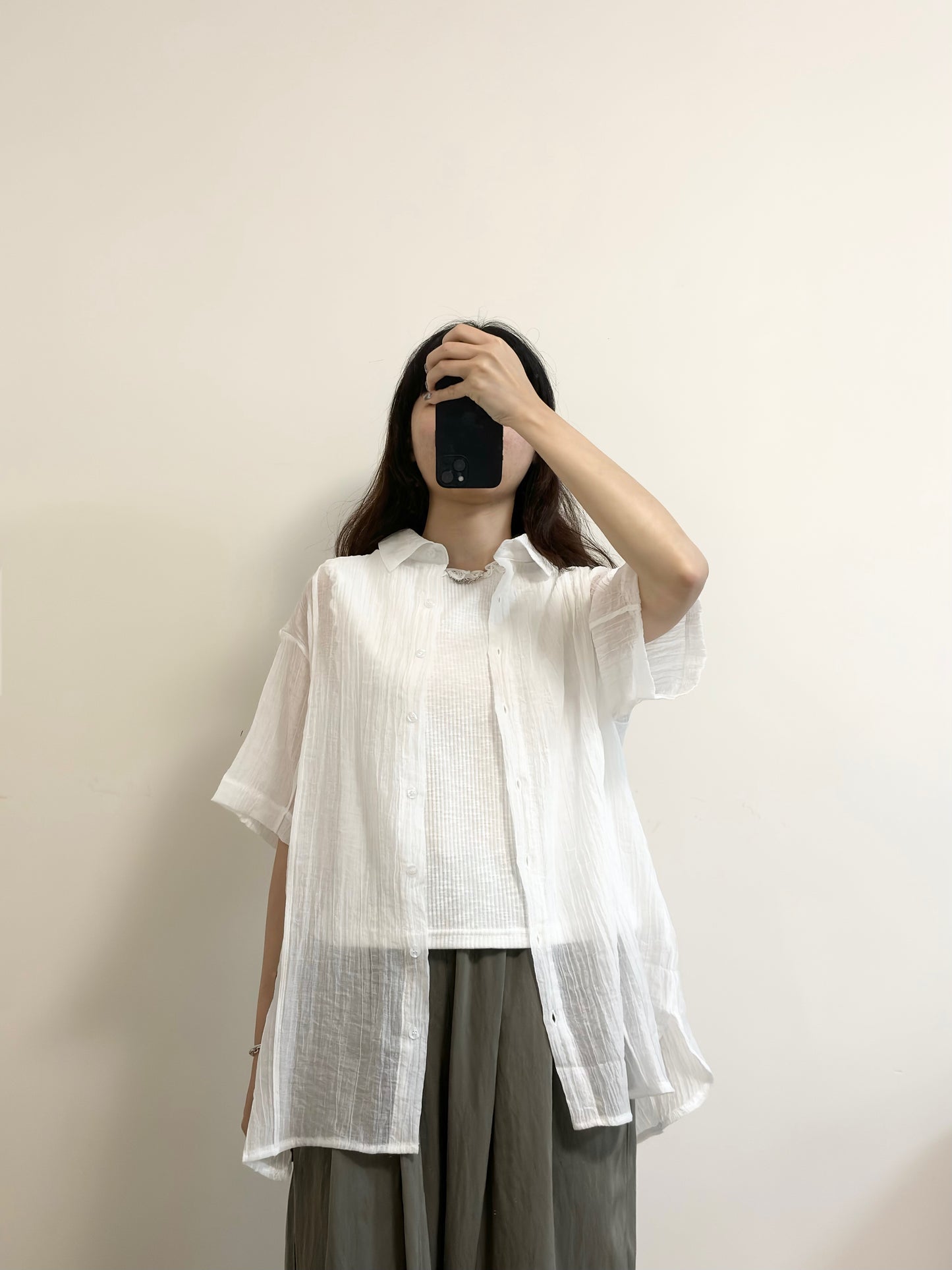 [SALE] 暗直紋開叉透恤 | E21106