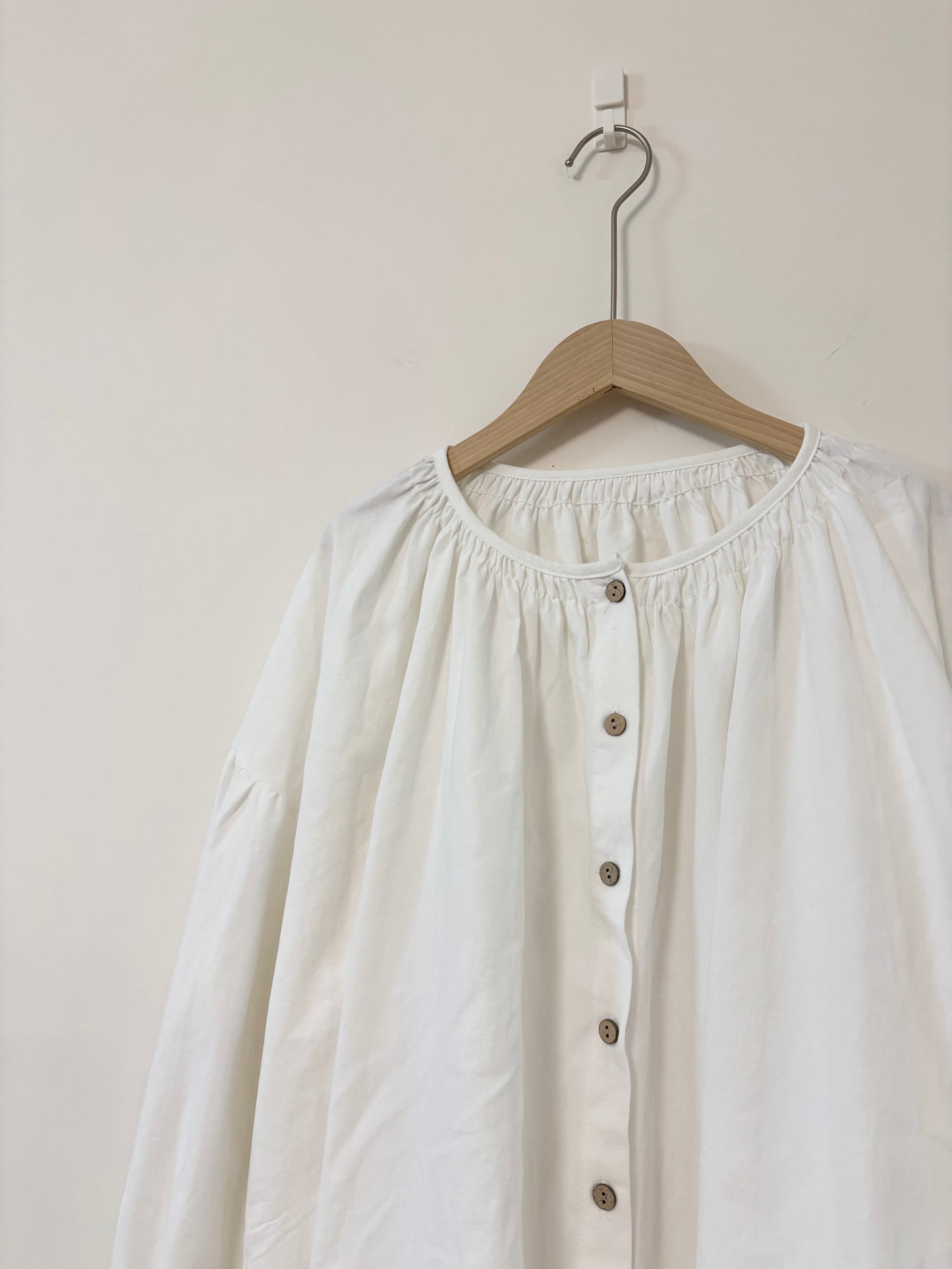 [SALE] 束袖木扣長襯衫 | E21384 [二色入]