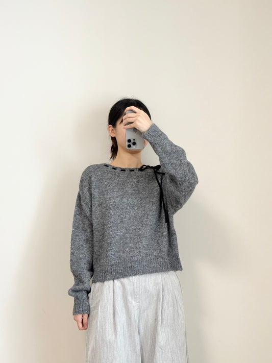綁帶領毛衣