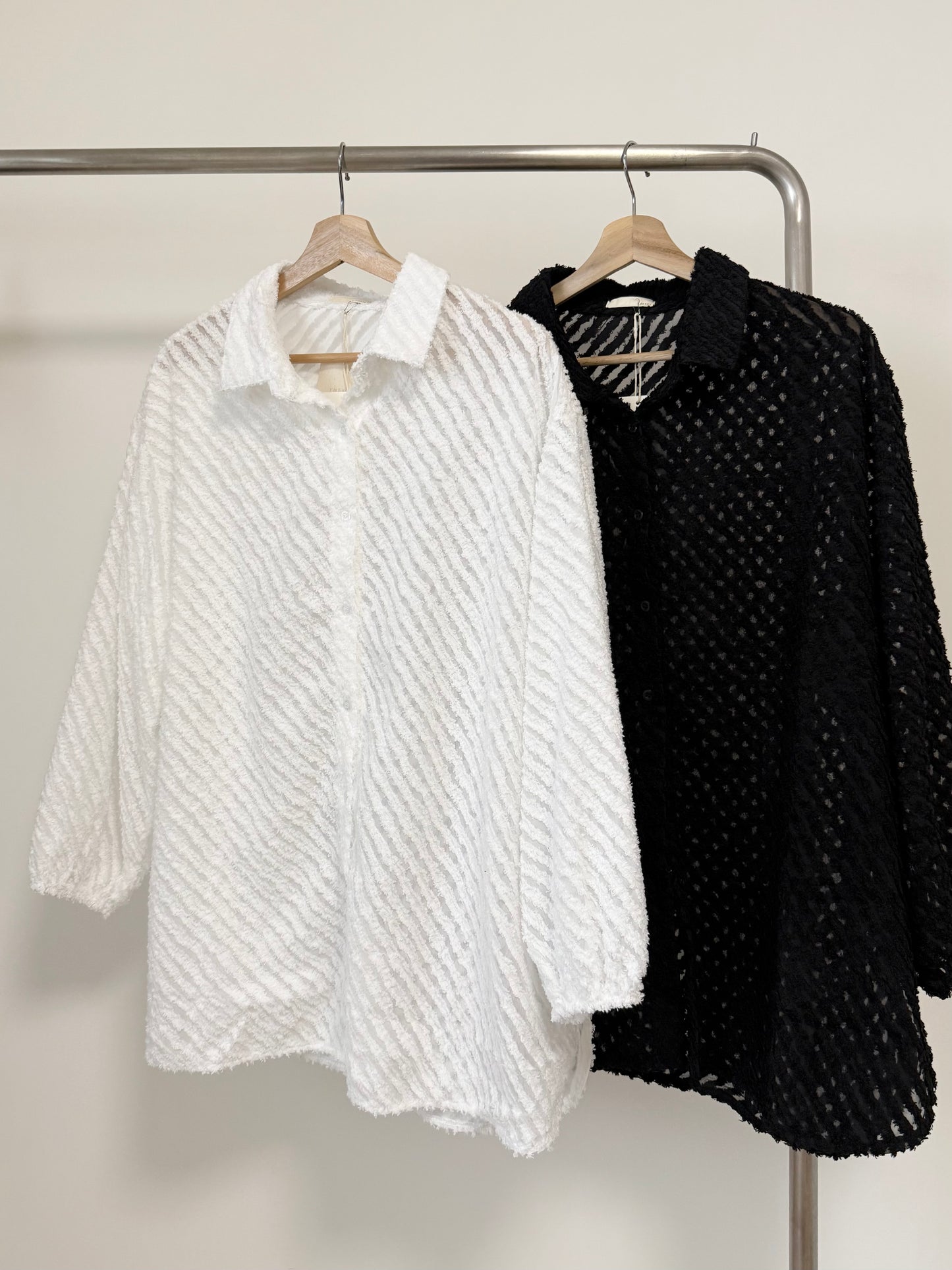 立體羽毛微透襯衫 | E21951