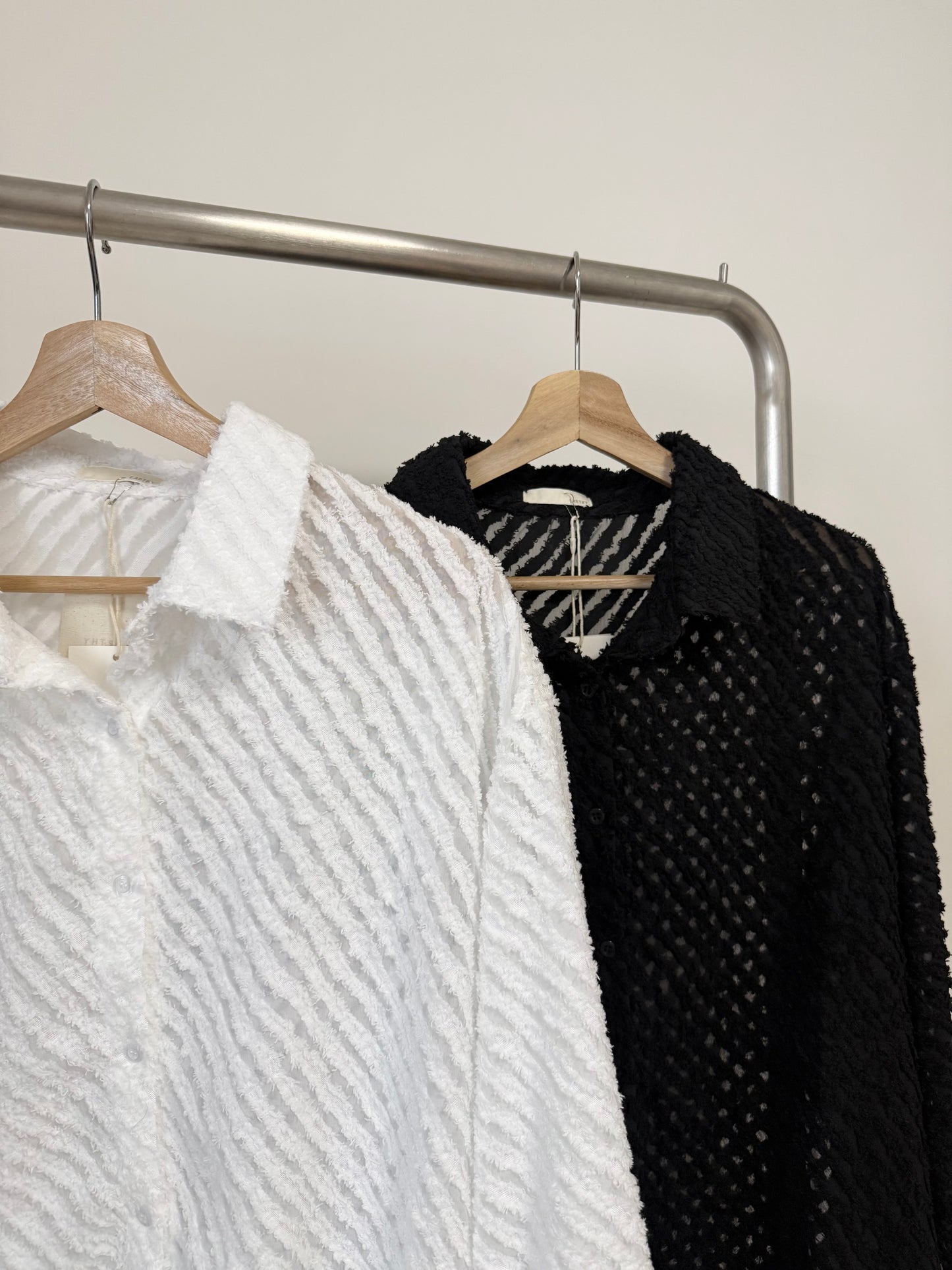 立體羽毛微透襯衫 | E21951